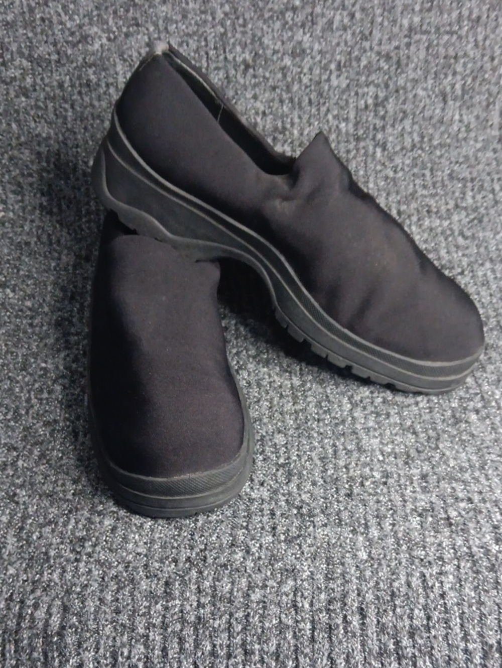 Hillard & Hanson Women's Black Slip-On Platform Mules